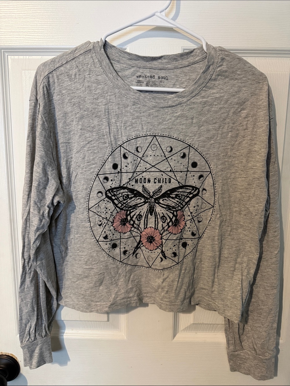 Weekend Soul Gray 'Moon Child' Graphic Crop Top